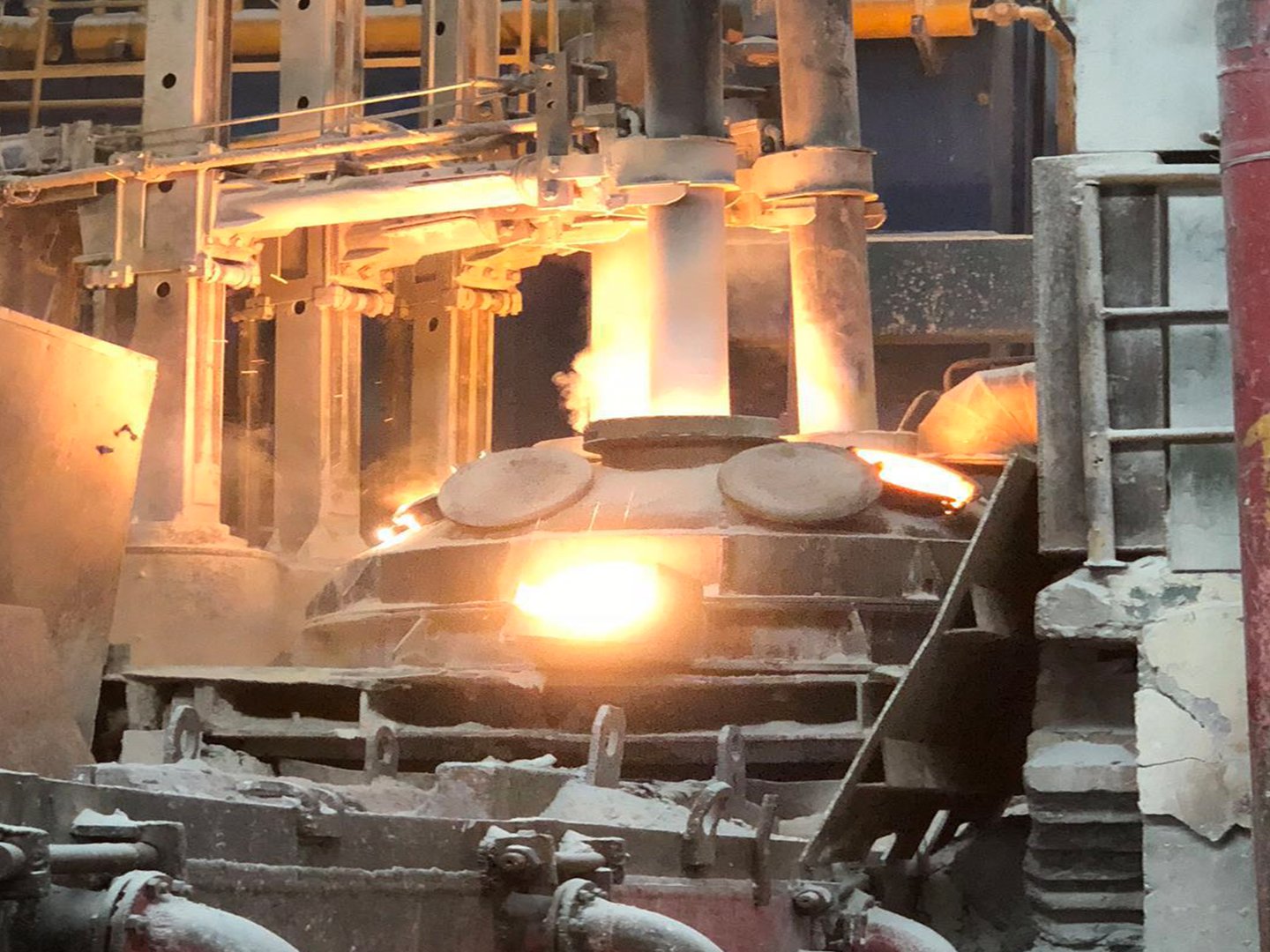 石墨電極和接頭的熱膨脹系數